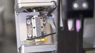 Die PMBi-Pumpe eignet sich durch den Piezo Motor für präzise, berührungslose Dosierung von Volumina von nur 1 nl. (Ginolis)
