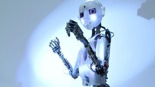 RoboThespian ist ein lebensgroßer, programmierbarer humanoider Roboter, der für den Einsatz in Unterhaltung und Kommunikation bestimmt ist. (Maplesoft)