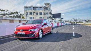 Im Spätsommer bringt VW den Golf 8 auch als GTI auf den Markt. (Bild: VW)