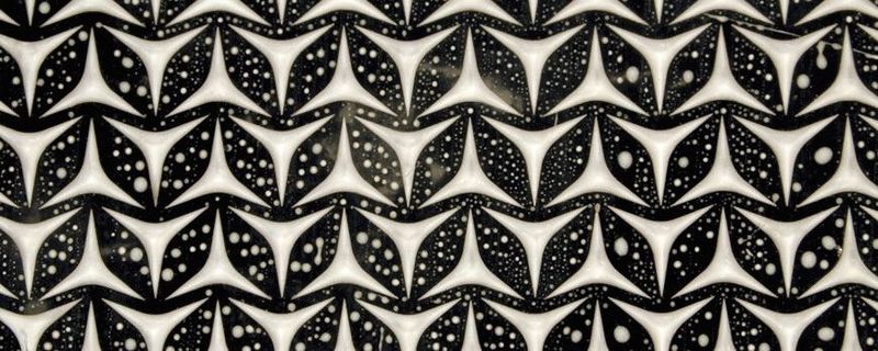 Die Nanokeramik Sterne sollen die Haut für eine kurze Zeit für moderne Wirkstoffklassen – wie siRNA-Moleküle – durchlässig machen.(Bild:  Empa)