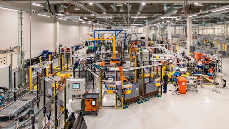 Die Volumenfertigung von Batteriesystemen am Produktionsstandort Uusikaupunki.(Bild:  Valmet Automotive)