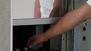 Im Entnahmefach scannen Infrarot-Sensoren alle Gegenstände, um beispielsweise Rückgaben zu vereinfachen. Bild: Hahn+Kolb (Archiv: Vogel Business Media)