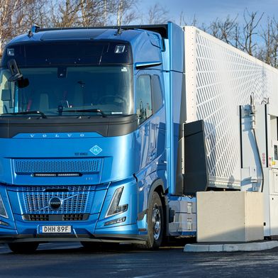 Volvo Trucks ist einer der Hersteller, die europaweit ein Ökosystem für Wasserstoff-Lkw aufbauen wollen. (Bild: Volvo Trucks)