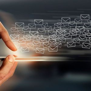 Verwenden Sie die aktiven Funktionen der Premiummitgliedschaft wie das Schreiben von In-Mails, um Personen kontaktieren zu können, mit denen Sie noch nicht über die Plattform verbunden sind.(Bild:  gemeinfrei /  Pixabay)