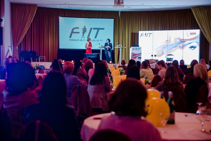 Daniela Schilling (Vogel IT Akademie) und Diana Coso (UL) im Gespräch über Macht. (Bild: www.hamann.photo)