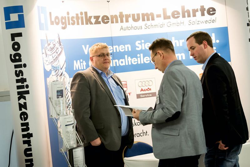 Das Logistikzentrum-Lehrte beliefert bundesweit rund 1.000 Kfz-Betriebe mit Original-Ersatzteilen von Volkswagen, Audi, Skoda und Seat. Zudem bieten die Spezialisten den Kfz-Betrieben eine Technik-Hotline sowie Spezialwerkzeuge an und versprechen gute Konditionen. (Stefan Bausewein)