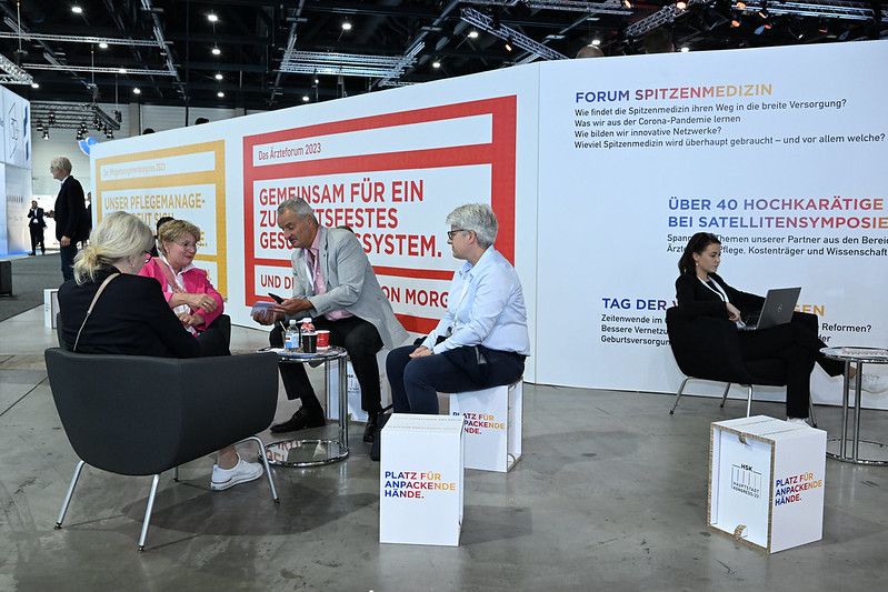 Rundgang im Ausstellungsbereich (WISO/Schmidt-Dominé)