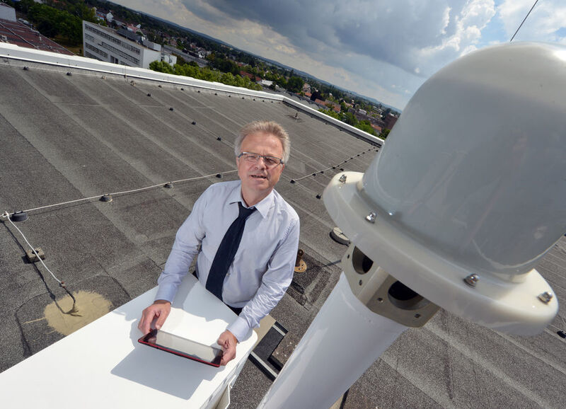 Zum Schutz von Menschen, Technik und Infrastruktur analysiert Siemens seit 1991 die registrierten Blitze und sendet umgehend Warnhinweise an die Gewitteralarm-Kunden. (Siemens)