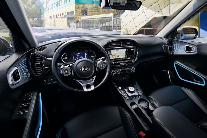 Der Innenraum des neuen Soul bietet LED-Ambientelicht in den Türinnenverkleidungen. (Bild: Kia)