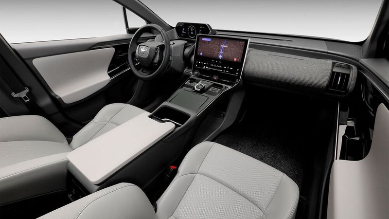 Der Innenraum wirkt sehr luftig. (Bild: Toyota)