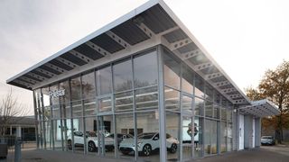 Der neue Polestar „Urban Space“ in Karlsruhe am Stammitz der Autohausgruppe Geisser. (Bild: Polestar)
