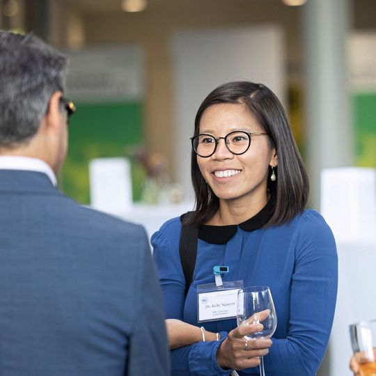 Dr. Thi Hoang Duong Nguyen hat am 5. Juli den Eppendorf Young Investigators Award 2022 erhalten.(Bild:  Kinga Lubowiecka/EMBL)