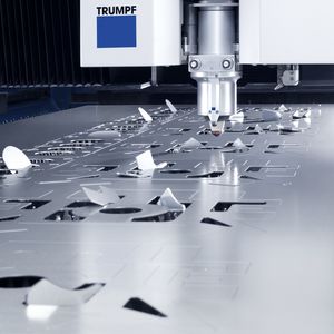 Die neue Smart Function Smart Collision Prevention reduziert das Risiko von Kollisionen beim Laserschneiden auf ein Minimum, indem sie eine optimierte Abarbeitungsstrategie erstellt.