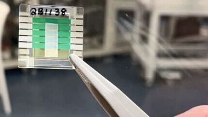 Die weltweit erste voll funktionsfähige Quantenbatterie als Proof-of-Concept, entwickelt von CSIRO und seinen Kooperationspartnern, der University of Melbourne und dem RMIT. (Bild:  CSIRO and collaborators, The University of Melbourne and RMIT)