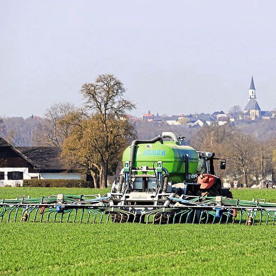 Viele Landwirte suchen nach Alternative für chemische Dünger (Symbolbild). Viele Landwirte suchen nach Alternative für chemische Dünger (Symbolbild).