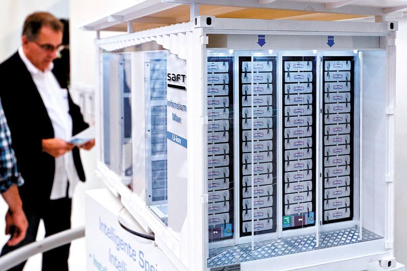 Lithium-Ionen-Batterien können als stationäre Speicher für Solarstrom dienen. (Bild: Intersolar)