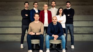 Das Team von Remberg. Vorne von links: Cecil Wöbker und David Hahn. Dahinter von links: Robert Urban, Hagen Schmidtchen, Beate Plendl, Fabian Memmert, Lucy Ivanova, Julian Madrzak.  (Bild: Remberg)