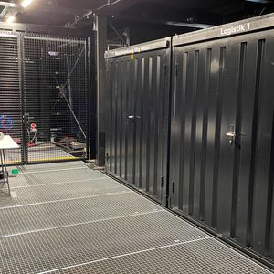 Ein Blick ins Innere des Erdgeschosses. Dort befinden sich beispielsweise die Energiespeicher.(Bild:  Seyerlein/VCG)