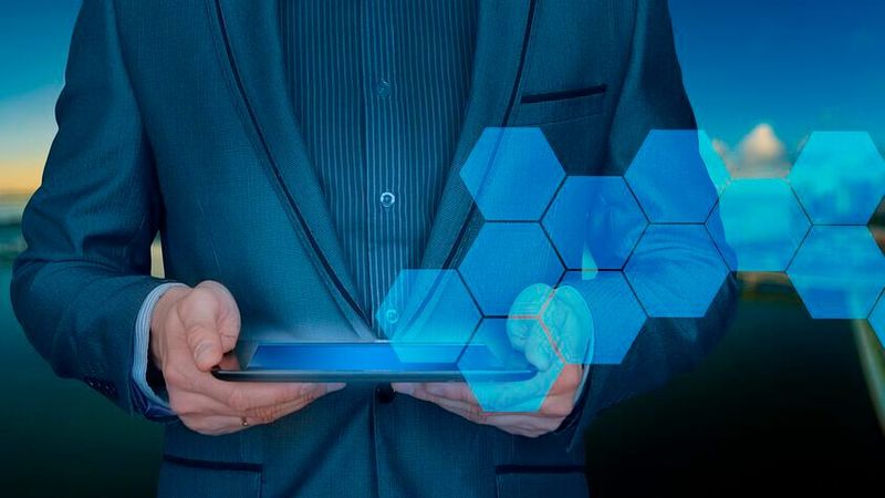 Das Kfz-Gwerbe NRW kooperiert mit einem Kölner Online-Zulassungsdienst. So sollen alle Autohändler die neuen Möglichkeiten nutzen können, die i-Kfz bietet.(Bild:  frei lizenziert /  Pixabay)