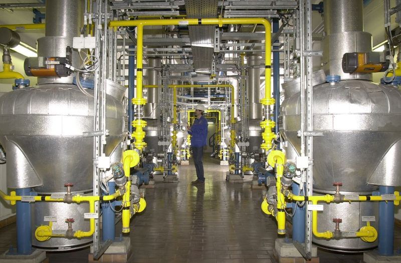 Energiequellen und Anlagenkomponenten müssen auf­einander abgestimmt sein, sonst können Störungen oder ineffizienter Betrieb die Folge sein. (Bild: TÜV Süd)