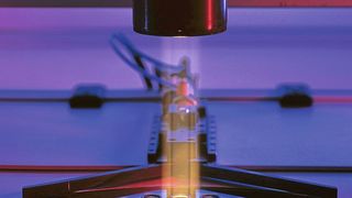 Optische Messmaschine im O-Ring Prüflabor Richter. (O-Ring-Prüflabor Richter)