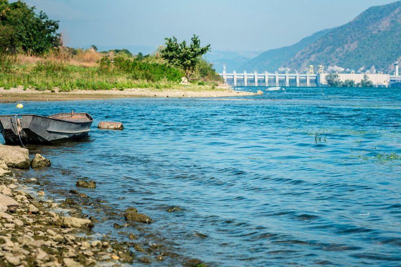 Wie erreichen wir, dass Europas Gewässer möglichst nur geringfügig durch Schadstoffe belastet werden und Pflanzen und Tieren einen naturnahen Lebensraum bieten? (UFZ/André Künzelmann)