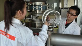 Vorbereitungen für einen Kundenversuch im Testcenter in Singapur (Bild: Gericke )