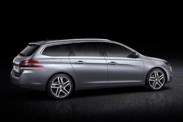 Im Vergleich zur Limousine ist der Kombi 33 Zentimeter länger. (Foto: Peugeot)