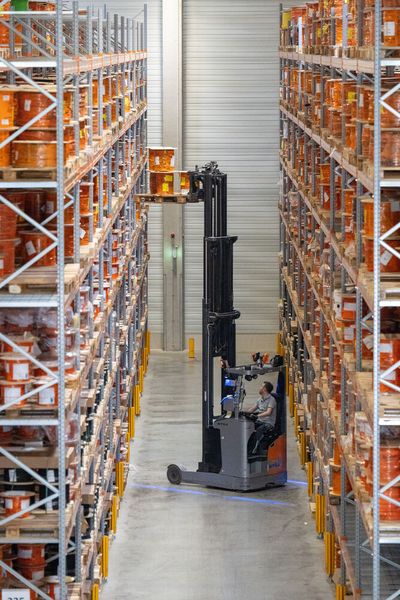 Das Bild des nachhaltigen Standorts rundet das Logistikzentrum dadurch ab, dass ein großer Teil der versendeten Produkte an Kunden und Industrien geht, die selbst für Nachhaltigkeit stehen. (Bild: U.I. Lapp / Wolfram Scheible)