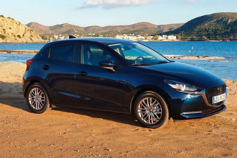 Vor fünf Jahren war der Mazda 2 der dritten Generation an den Start gegangen. Mit dem Facelift hat der japanische Hersteller sein Kodo-Design verfeinert. (Mauritz/»kfz-betrieb«)