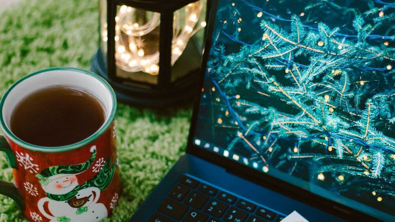 Die betriebliche Weihnachtsfeier wird wohl auch 2021 bevorzugt digital stattfinden. Mit diesen Tipps kann die Firmenfeier trotzdem besinnlich gestaltet werden.(Bild:  gemeinfrei /  Pixabay)