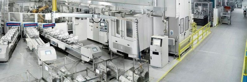 Digitaler Pionier: Die Gebr. Heller Maschinenfabrik geht Industrie 4.0 bereits seit 2010 in einem separaten Entwicklungsbereich an (im Bild ein Blick in eine vernetzte Produktion bei einem Kunden).(Bild:  Heller)