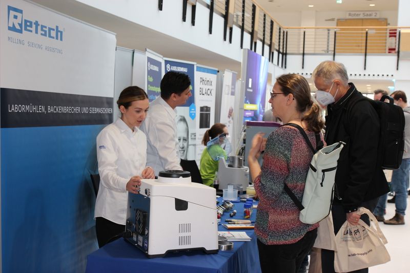    Impressionen der LAB-SUPPLY Münster 2022.    Mehr Infos zu den kommenden LAB-SUPPLY-Messen finden Sie auf www.lab-supply.info.  (LABORPRAXIS, Ottleben)