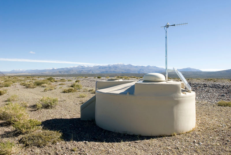 Einer der Water-Cherenkov-Detektoren am Pierre Auger Obersvatorium in der argentinischen Pampa Amarilla. (The Pierre Auger Observatory)
