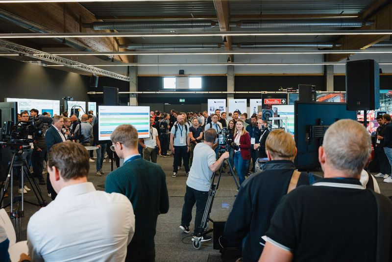 Insgesamt 875 Teilnehmer besuchten die Schraubtec Landshut am 14. Mai 2025 in der Sparkassen Arena. (Tino Boecher)