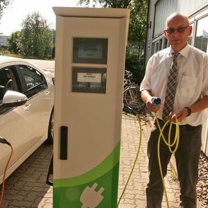 ecp Ladestationen hat gemeinsam mit den Entwicklungspartnern Hartmann Elektrotechnik und Wago innerhalb eines Jahres die dritte Generation ihrer Ladesäule fertig gestellt.