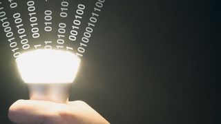 Hinter Li-Fi steckt eine Technologie, die es erlaubt, eingebettete Daten mithilfe von speziell entwickelten LED-Glühbirnen mit Signalverarbeitungstechnologie durch einen Lichtstrahl mit ultrahoher Geschwindigkeit an einen Fotodetektor zu senden. (© beebright – stock.adobe.com)