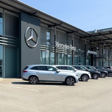 Die ehemalige Mercedes-Benz-Niederlassung Neu-Ulm gehört jetzt der Sterne-Gruppe. (Bild: KBU Werbeagentur, Laupheim)
