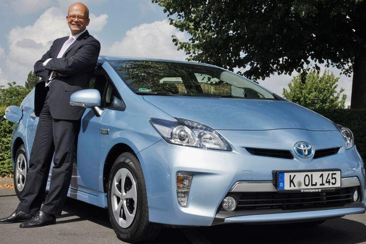 Toyota-Deutschland-Geschäftsführer Ulrich Selzer will 2013 700 Einheiten des Prius Plug-in verkaufen. (Foto: Toyota)