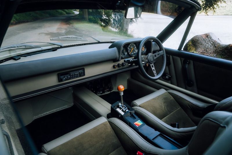 Der Innenraum erhält moderne Sportsitze von Recaro sowie ein vom Kunden ausgesuchtes Leder-Interieur. (Bild: Fifteen Eleven Design)