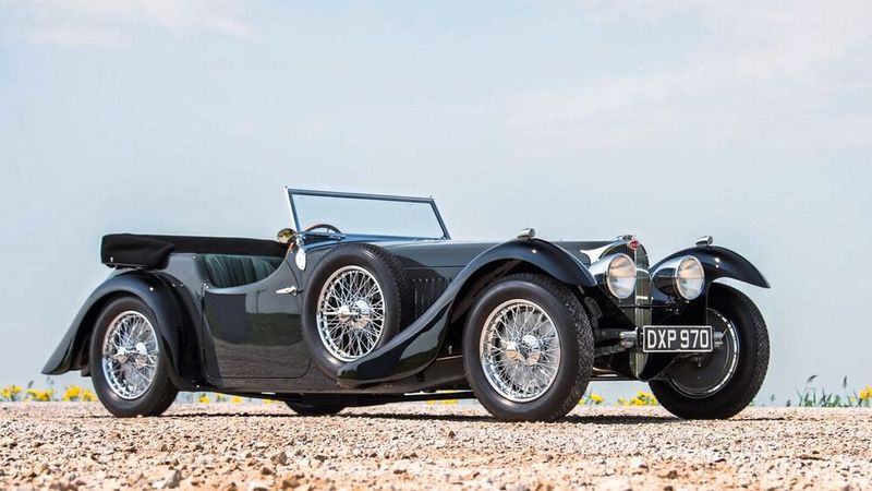 Platz 6 der zehn besten Verkäufe bei der Monterey Car Week 2023: ein 1937er Bugatti Type 57 SC Tourer, verkauft für 5.395.000 $ (RM Sotheby’s) (Bild: RM Sotheby’s)