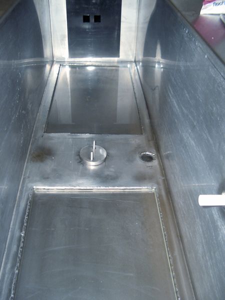 Bild 1: Reinigungsbecken, in dem das durchgezogene Stanzband entfettet wird. Ultraschallunterstützung erhöht die Reinigungswirkung. (Archiv: Vogel Business Media)