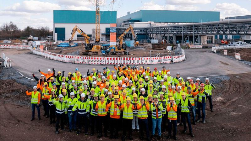 Startschuss für „SPRINT“: Globalfoundries hat am Dienstag, dem 17. März, offiziell den Ausbau seiner Halbleiterfertigung in Dresden begonnen.(Bild:  Globalfoundries)