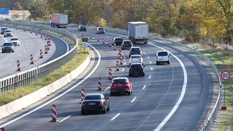 Die Autohersteller in Europa haben etwas Aufschub erhalten, um die CO2-Vorgaben einzuhalten.(Bild:  Dekra)
