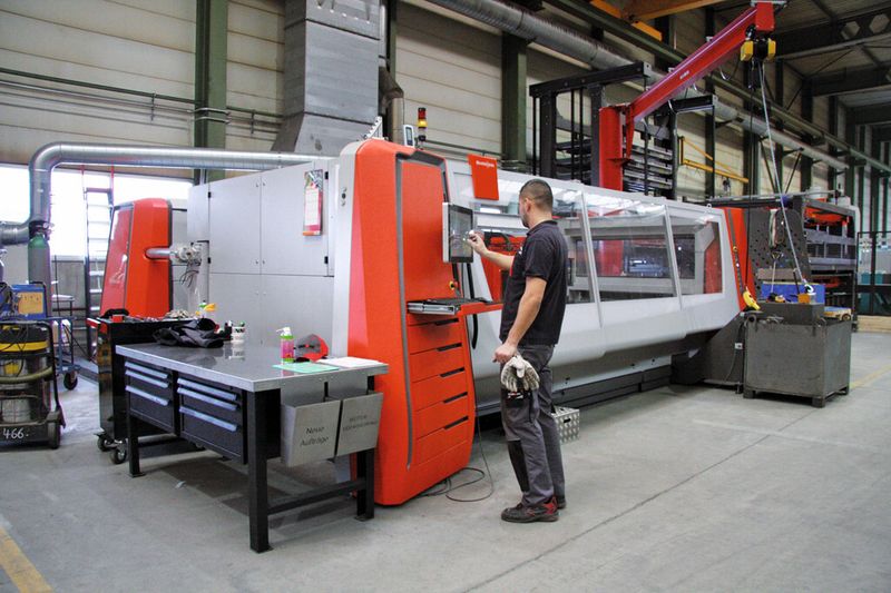 Die neue Bystronic-Laserschneidanlage By-Autonom 3015 im Blechbearbeitungs-Center der Senn AG in Oftringen/Schweiz. (Bild: Meister)