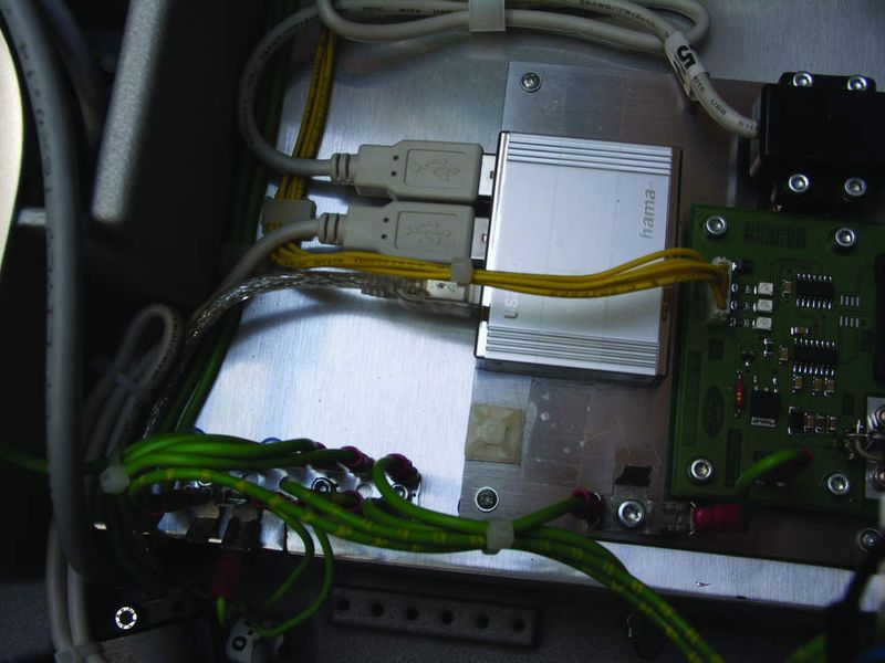 Alles aus einer Hand: Alle Leitungen und Steckverbindungen für das Blutgerinnungsmessgerät kommen aus dem Hause des Kabelspezialisten. Die Zusammenarbeit dauert schon seit mehreren Jahrzehnten. (Archiv: Vogel Business Media)