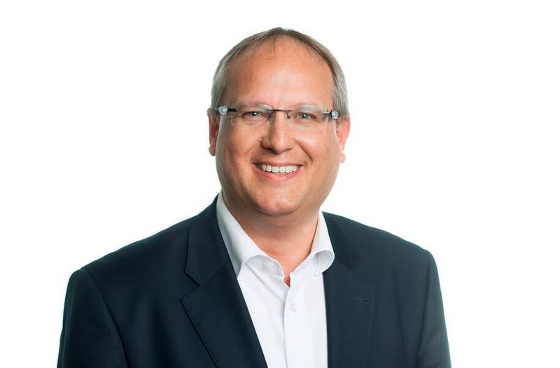 Matthias Dietel, Focal Point Industrie 4.0, IBM Germany Lab: „Machine Learning findet Einzug in unseren Alltag und deshalb sollten wir auch den Maschinenbau für den Einsatz der Künstlichen Intelligenz befähigen. Attraktive neue Märkte in der Datenanalyse und Cognitive Computing tun sich für den Maschinenbau auf.“ (IBM)