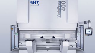 Die Biegemaschine Variopress bei Novoferm hat eine Presskraft von 230 t und eine Biegelänge von 4,5 m. (Trumpf)