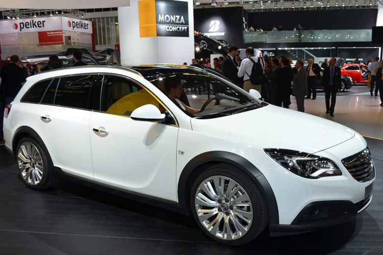 Und hier die neue Country-Tourer-Variante – rustikaler Look durch angedeuteten Unterfahrschutz vorne und hinten sowie markante Front-, Seiten- und Radhausverkleidungen. (Foto: Rehberg)