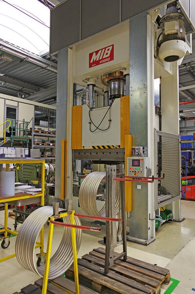 Pour la mise en forme des tôles, Jean-Gallay SA dispose de plusieurs presses hydrauliques de taille conséquente. (MSM)